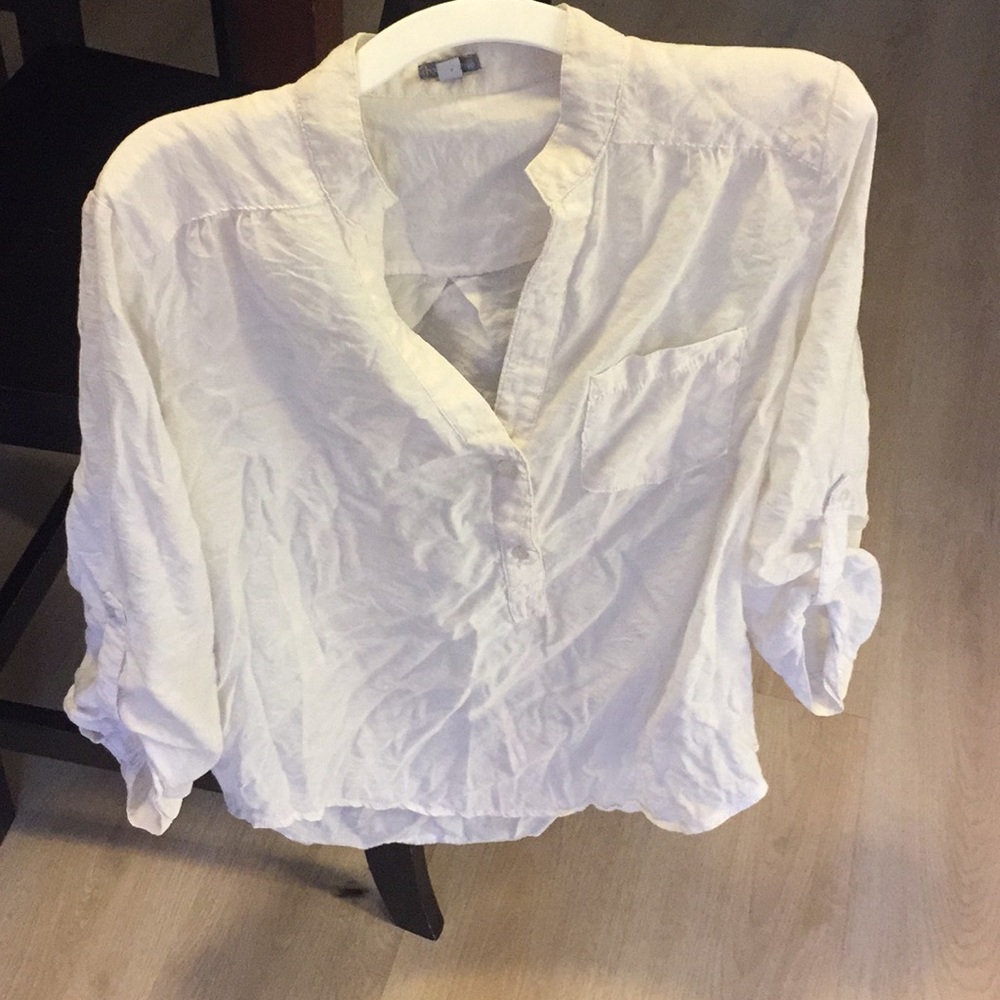 Medium comfy quarter sleeve shirt.